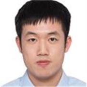 Englisch Tutor, der für Kinder in jungen Altersgruppen.