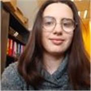 Je suis à votre disposition pour vous enseigner un anglais intermédiaire qui peut vous permettre de voyager.