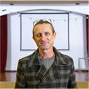 I offer lessons in English, Business English, Cambridge Biology, English conversation to children and adults. In estate l'ore sono flessibile. Le serate di lunedì al giovedi sono disponibile. 
