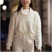 Lavoratrice giovane, disponibile per aiuto compiti in presenza