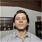 Profesor de matemáticas básicas para estudiantes de primaria y secundaria
