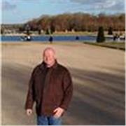 Je suis habitué à enseigner le français aux demandeurs d'asile et j'ai la patience nécessaire et les bons réflexes.