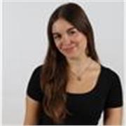 Profesora titulada en comunicación audiovisual y creación cinematográfica.