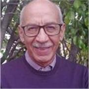 Arquitecto paisajista y profesor universitario enseñando a toda persona interesada en arquitectura y paisajismo de jardínes