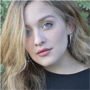 Laureanda in Canto Pop Rock impartisce lezioni private di Canto pop