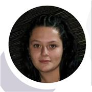 Profesora de matemáticas imparte clases particulares a niños de primaria