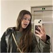 Estudiante de 18 años apasionada por el inglés con experiencia previa enseñando idiomas ofrece clases particulares en Pamplona.
