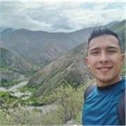 Entrenador deportivo que imparte clases a cualquier población