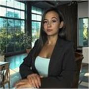 Profesora de francés graduada en economía y gestión por la universidad de paris. 