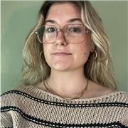 cours de soutien scolaire à des enfants pour améliorer leur niveau d’anglais