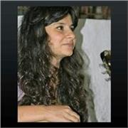 Laureata in chitarra classica offre lezioni di : chitarra, teoria musicale e solfeggio