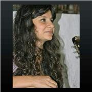 Laureata in chitarra classica offre lezioni di : chitarra, teoria musicale e solfeggio