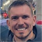 Profesional bilingüe con amplia experiencia internacional, especializado en conversación e inglés profesional para adultos