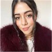 Me defino como una persona extrovertida, comprometida, apasionada por la enseñanza y muy amable.