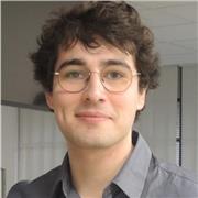 Graduado en Economía con disponibilidad para dar clases de forma presencial u online.