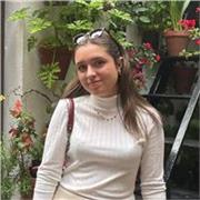 Profesora de bioquímica joven y con horario flexible.