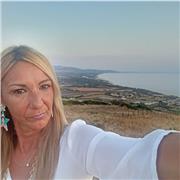 Esperta nell'aiuto compiti delle classi Elementari, Medie e Superiori. Disponibile anche in ripetizione di Italiano di rinforzo.