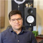 Award winning music producer giving music production lessons online.