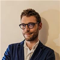Grafico ed Editore, con oltre 10 anni di esperienza, offre lezioni in provincia di Caserta e Online.