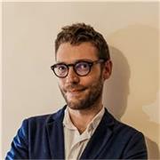 Grafico ed Editore, con oltre 10 anni di esperienza, offre lezioni in provincia di Caserta e Online.
