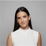 Soy responsable, cercana y paciente. Trabajo como higienista y soy monitora de infantil. Doy clases a niños de infantil y primaria