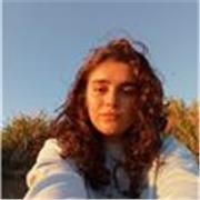 Estudiante de arquitectura da clases de dibujo técnico desde primaria a bachillerato