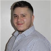 Masterabsolvent in Computer Science, der bereits als Tutor an der Uni gearbeitet hat.