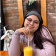 Maestra de apoyo para clases en línea en el idioma español