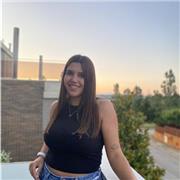 Professora de ciencias imparte classes a todo tipo de edades