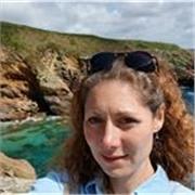 Bilingue anglophone, très sociale, pédagogue et andragogue naturellement, j'aime transmettre aux autres.
