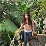 Soy nativa española con estudios de licenciatura y un máster. Ambos abarcan asignaturas de ciencias como de letras