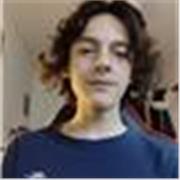 Profesor de Matemáticas da clases a niños y adolescentes