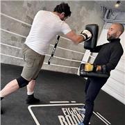 Boxe pied/poing - Paris intramuros dans une salle à Belleville. Les cours conviennent au débutant comme au confirmé