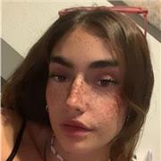 Profesora (estudiante de un grado en Biotecnología) imparte clases de física, matemáticas, química, bióloga y lengua