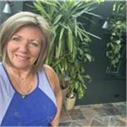 I help people to make healthy food changes . Through my coaching the learn about healthy eating . 