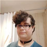 Adapto mis clases a lo que requieran mis alumnos, ya sea Speaking, Reading, Writing o Listening, siempre mirando de hacer que el aprender sea lo más ameno posible. En lo que respecta a rango de edades, me veo capaz de enseñar a personas de 8 a 17+ años.