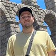 Profesor titulado como arquitecto técnico, con 5 años de experiencia en diseño y reforma de interiores.