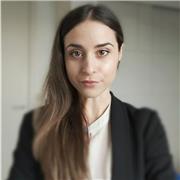 Laureata in Magistrale (Lingue) e residente a Londra, offre sessioni di tutoring di inglese per aiuto con i compiti, potenziamento e conversazione