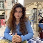 Universitaria que imparte clases de todos las asignaturas de hasta secundaria