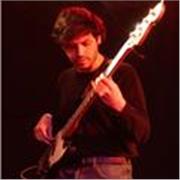 Maestro en linea de clases de música , lenguaje de la música, composición, bajo, teclado/piano, etc