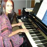 Soy máster de la universidad nacional, estudie mi pregrado en Alemania , dicto clases de piano moderno y clásico, todos los nivele