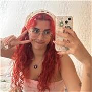 Estudiante universitaria bilingüe (inglés), imparto clases de inglés online y me adapto al nivel requerido por el alumno.