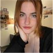 Lehramt-Studentin, die Kinder in jedem Alter unterrichten kann (Englisch)