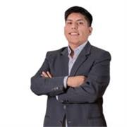 Profesor de Inglés y Humanidades imparte clases a estudiantes escolares y preuniversitarios