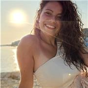 Soy una profesora con 10 años de experiencias. Enseño a niños y adultos también.