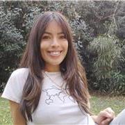 Profesora de Historia imparte clases para niños de todas las edades