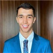 Professor de português, com foco em ensino fundamental e médio