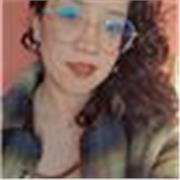 Instructora de yoga dedicada ayudarte a encontrar equilibrio y bienestar. Clases que combinan movimiento consciente y respiració