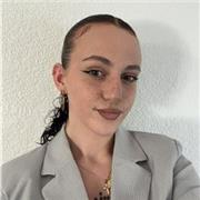 professeur à domicile donnant des cours de soutien solaire et aide aux devoirs niveau primaire et collège