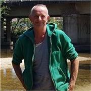 Doy clases en linea o en mi casa. Vivo en San Fermin, cerca del metro 12 de Octubre. 10/ hora